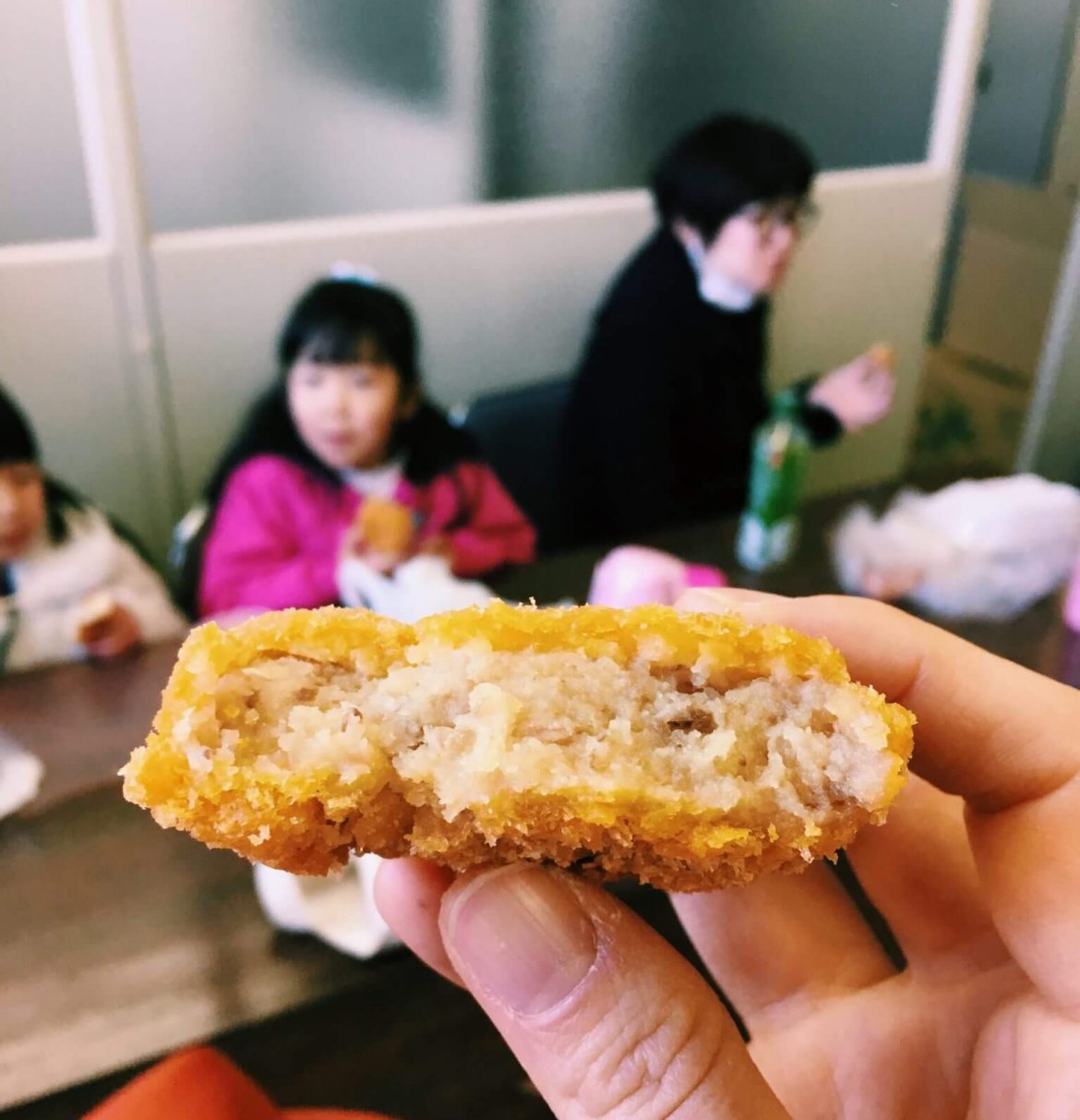 ちょっと寄ってこか。町内外から“わざわざ”寄り道させるほどの「コロッケ」とは?