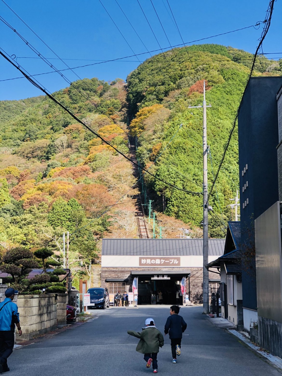 秋の妙見の森ケーブルとリフト