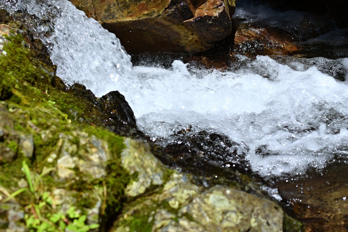 残暑の初谷渓谷