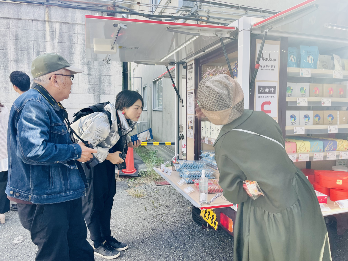 【活動報告】阪急スイーツ移動販売車の取材・勉強会を実施しました!