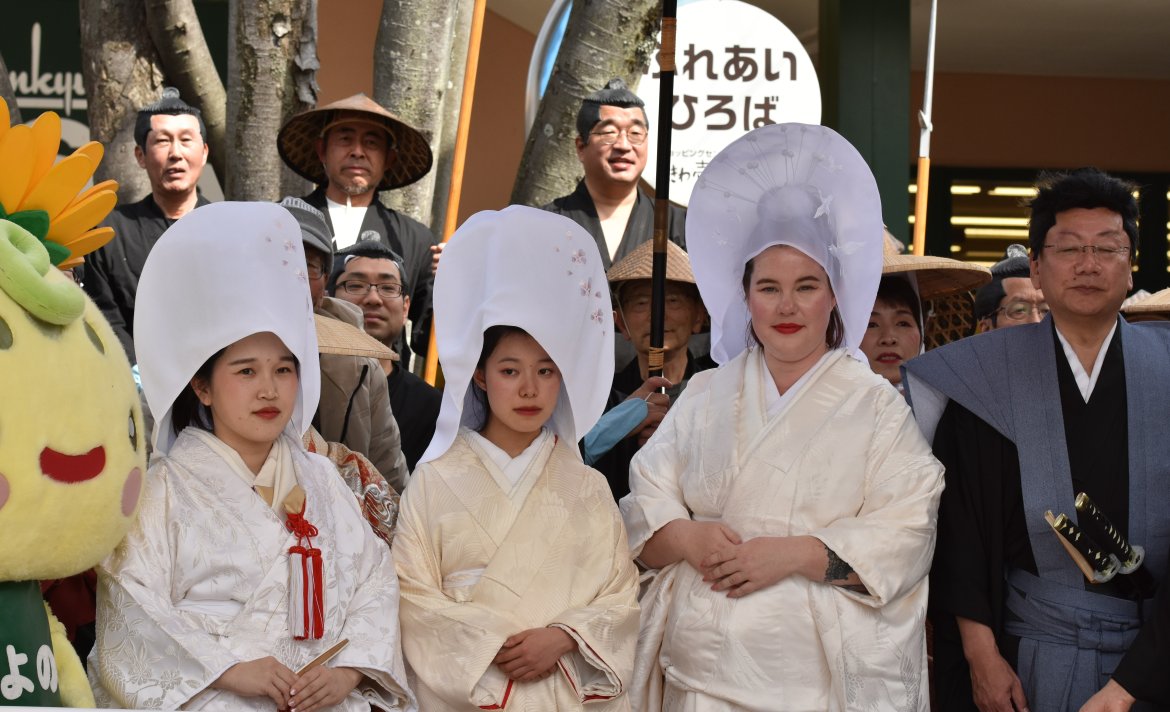 桜が開花し、高山右近志野花嫁行列が開催される