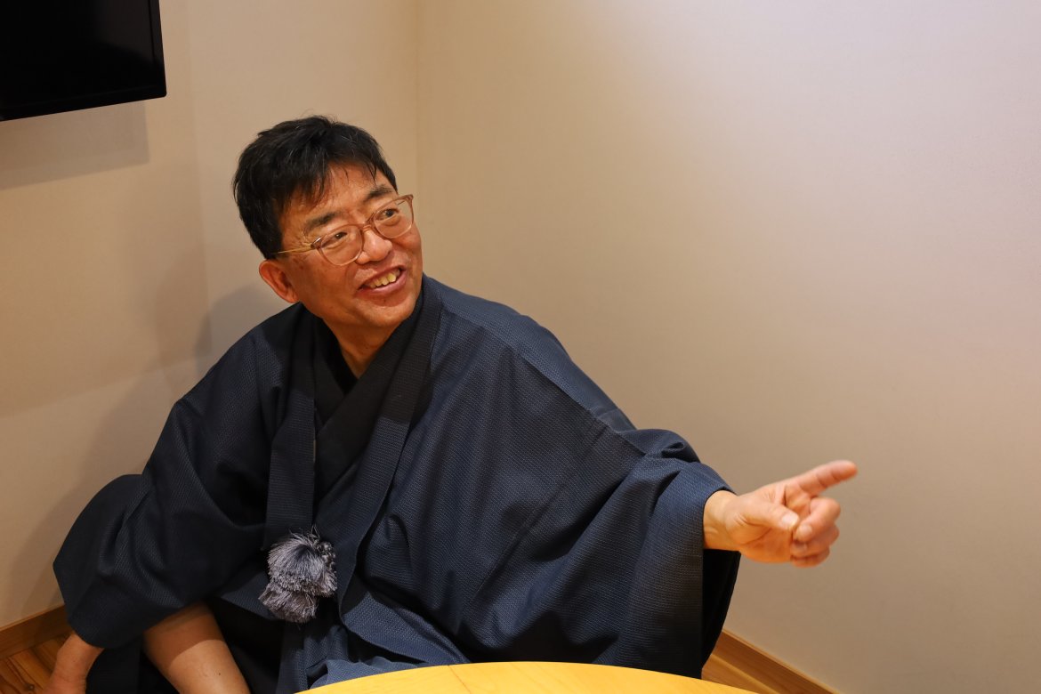 空き家を再生して生まれた笑いの集い場。落語を地域で届ける【とよの甘栗亭】